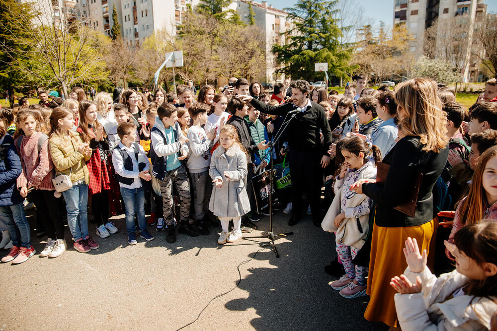 <p>"Neka smo svi živi i zdravi, da se dobro družimo, da smo nasmijani. Idemo dalje u izgradnji jednog ljepšeg društva", kazao je Abazović</p>