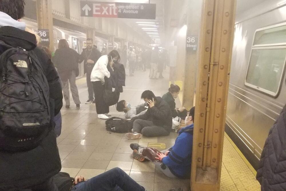 Detalj iz metroa u Njujorku nakon pucnjave, Foto: Reuters