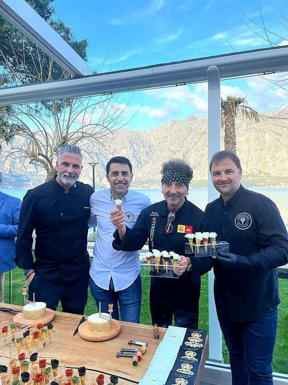 <p>Cio <em>fine dining experience</em> je naravno bio podvučen vatrenom i senzualnom koreografijom flamenco umjetnika grupe Flamenco Puro, gitariste Francisco Zambrana Torres, poznatijeg kao Paco de Amparo, kao i našeg muzičkog kolektiva Kino Kultura.</p>