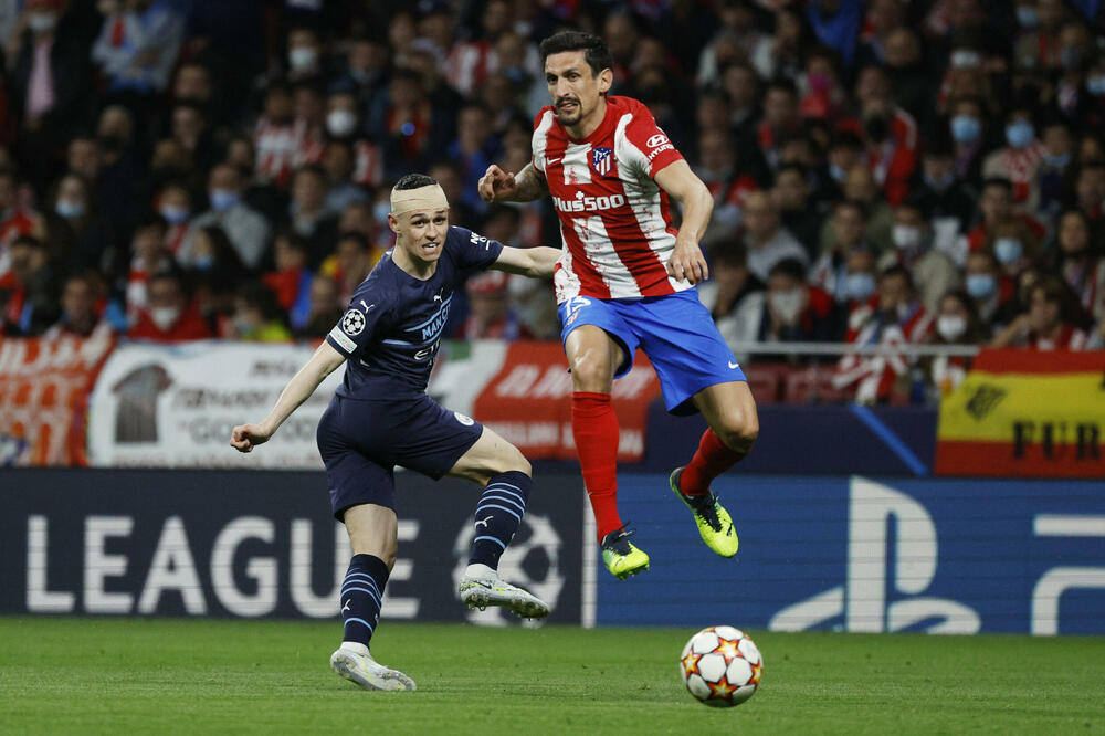 Savić u duelu sa Fodenom, Foto: Reuters