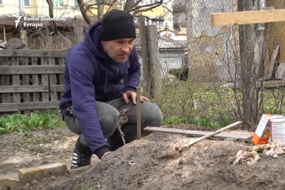 Suprug je Marinu sahranio u dvorištu, Foto: Screenshot/Radio Slobodna Evropa/Youtube