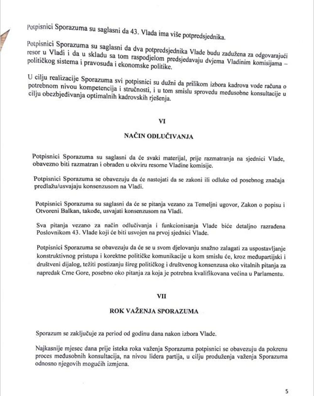 <p>"Odustaje se od odlučivanja konsenzusom na Vladi o najvažnijim državnim odlukama! Nedopustivo je da se mijenja način odlučivanja o temeljnim državnim pitanjima – poput Ugovora sa SPC, Zakona o popisu i Otvorenog Balkana, i da se umjesto konsenzusa pristaje na dvotrećinsko odlučivanje, koje je u ovakvoj strukturi Vlade lako dostižno SNP-u i URA-i. Ugovor sa SPC i Otvoreni Balkan postaju politički prioriteti nove Vlade!"</p>