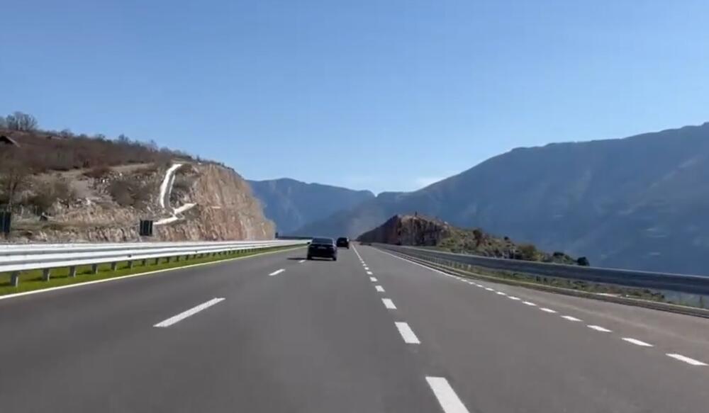 montenegro highway road connects the capital to the north