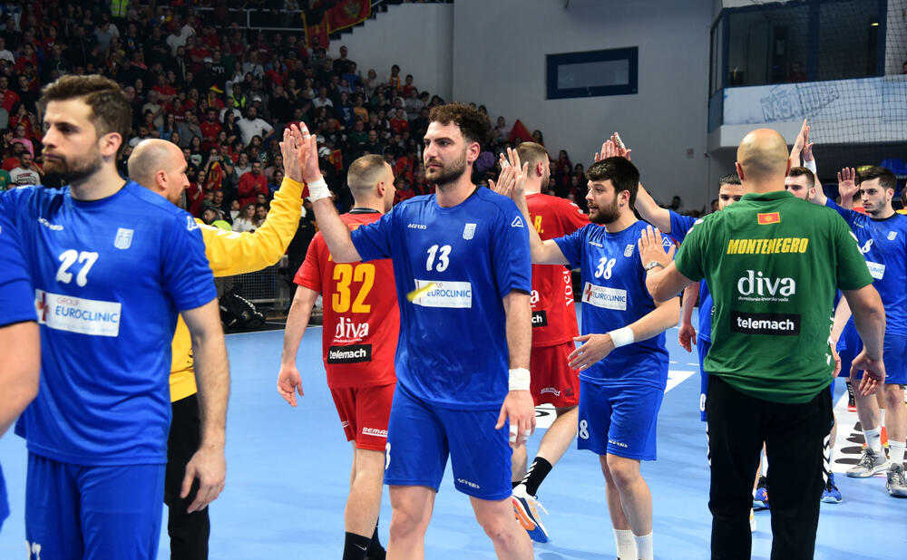 <p>Crnogorski rukometaši su u sjajnoj atmosferi u dvorani "Morača" u Podgorici savladali Grčku 33:25 i nadoknadili dva gola minusa iz prvog meča</p>