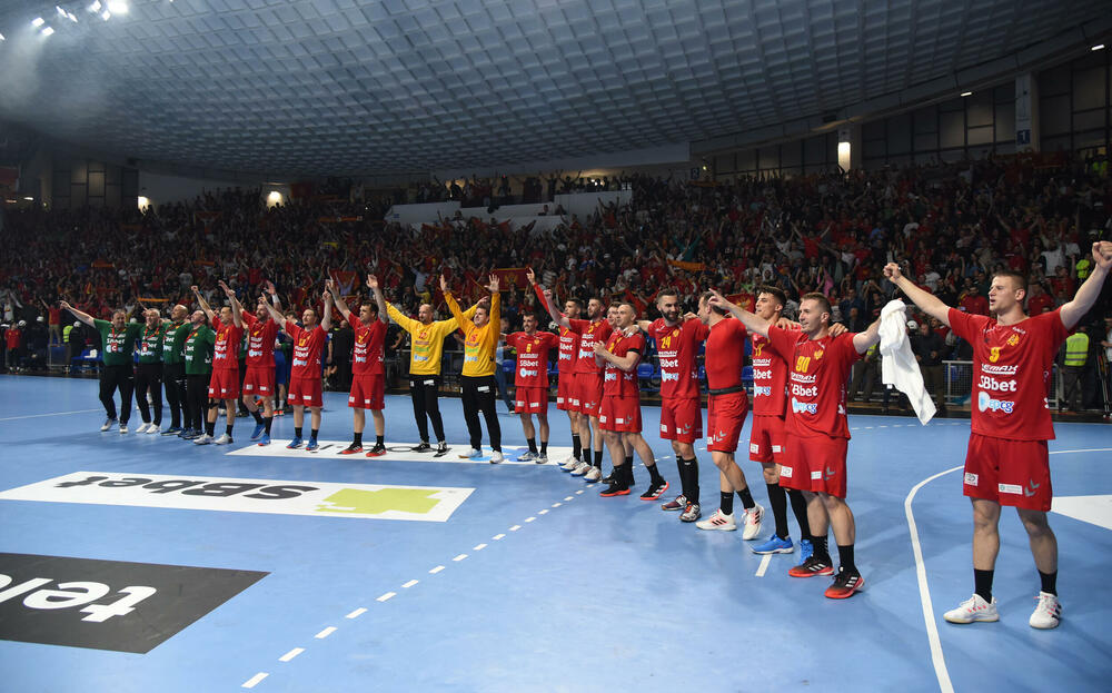 <p>Hram crnogorskog sporta bio je tijesan da primi sve koji su htjeli da dođu i poguraju Vaska Ševaljevića i drugove ka uspjehu koji se čekao 10 godina</p>