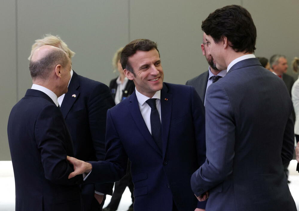 Njemački kancelar Olaf Šolc, francuski predsjednik Emanuel Makron i premijer Kanade Džastin Trudo uoči samita G7 u Briselu