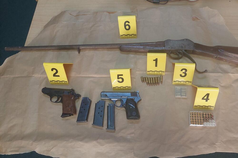 Oružje oduzeto u Nikšiću, Foto: Uprava policije