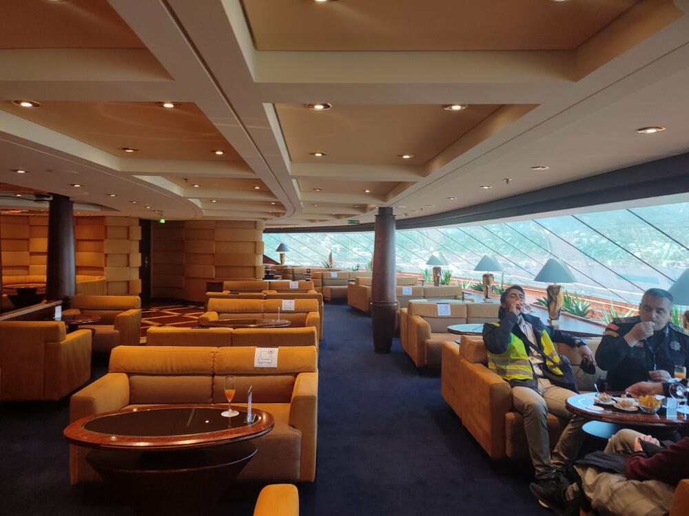 <p>Sa svojih 333 metra dužine, 37,9 metara širine i gazom od preko 8,6 metara, "MSC Fantasia" je po dimenzijama najveći kruzer koji je do sada dolazio u Boku, zajedno sa svojom sestrom blizankinjom "MSC Divina" koja je zaliv pohodila prije nekolikio godina</p>