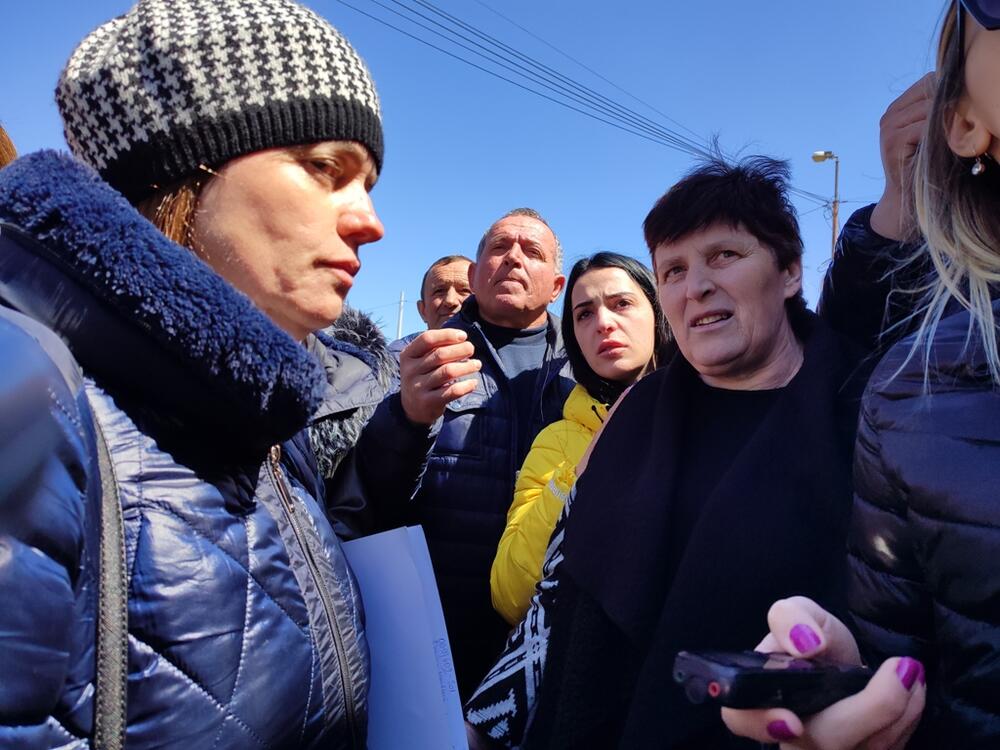 <p>Bivši radnici građevinske firme Prvoborac u Nikšiću odbijaju da napuste barake u koje žive skoro 30 godina, a koje se nalaze na zemljištu čiji je vlasnik 2020.godine postala firma Sab sekjuriti</p>