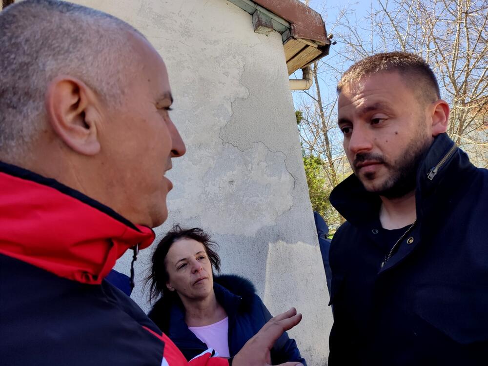 <p>Bivši radnici građevinske firme Prvoborac u Nikšiću odbijaju da napuste barake u koje žive skoro 30 godina, a koje se nalaze na zemljištu čiji je vlasnik 2020.godine postala firma Sab sekjuriti</p>