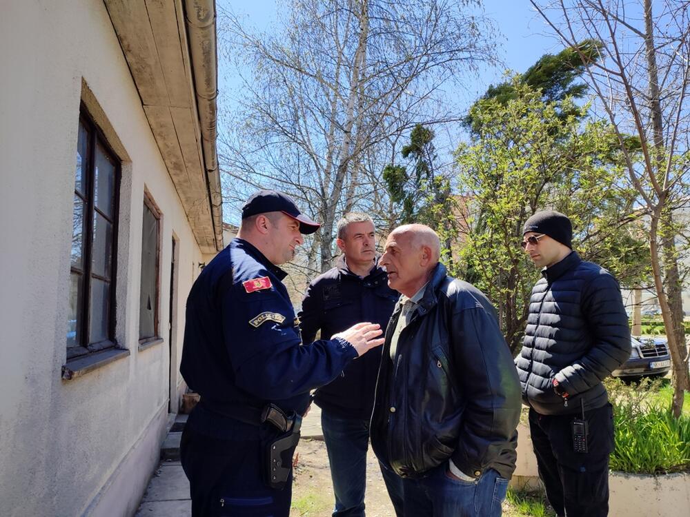 <p>Bivši radnici građevinske firme Prvoborac u Nikšiću odbijaju da napuste barake u koje žive skoro 30 godina, a koje se nalaze na zemljištu čiji je vlasnik 2020.godine postala firma Sab sekjuriti</p>