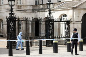 U Londonu uhapšen muškarac koji je nožem napao dva policajca