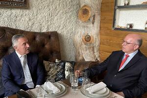 Đukanović i Azeski o ključnim pitanjima regionalne ekonomske...