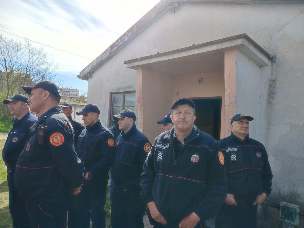 <p>Iako je iseljavanje bilo zakazano za deset časova, izvršiteljka i policija su došli prije devet i ušli u stan dok se Terić nalazio kod komšija</p>