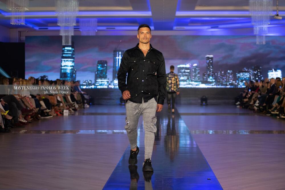 <p>Sinoć su na Imanju Knjaz u Podgorici održane revije Marine Banović, Ane Suevalove, Valentine Mitrović, Bate Spasojevića i studenata Fakulteta za dizajn i multimediju, smjera Modni dizajn...</p>