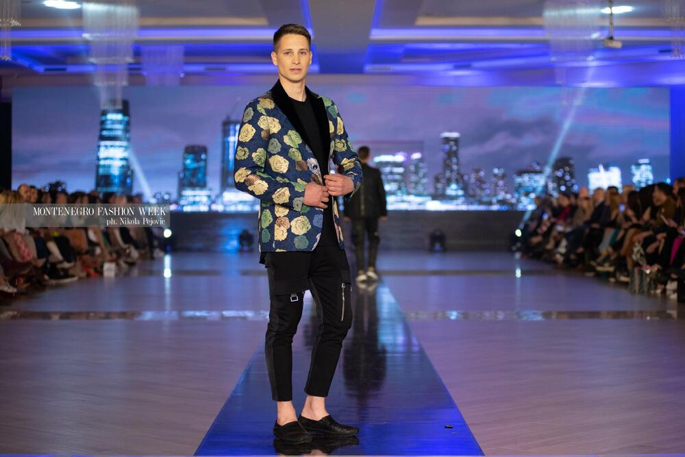 <p>Sinoć su na Imanju Knjaz u Podgorici održane revije Marine Banović, Ane Suevalove, Valentine Mitrović, Bate Spasojevića i studenata Fakulteta za dizajn i multimediju, smjera Modni dizajn...</p>