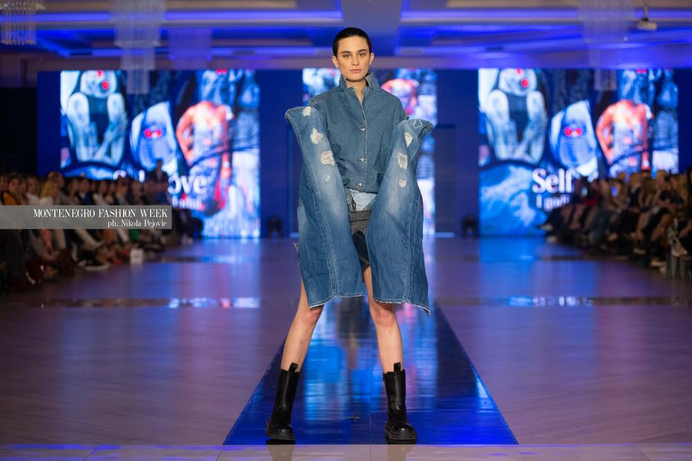 <p>Sinoć su na Imanju Knjaz u Podgorici održane revije Marine Banović, Ane Suevalove, Valentine Mitrović, Bate Spasojevića i studenata Fakulteta za dizajn i multimediju, smjera Modni dizajn...</p>