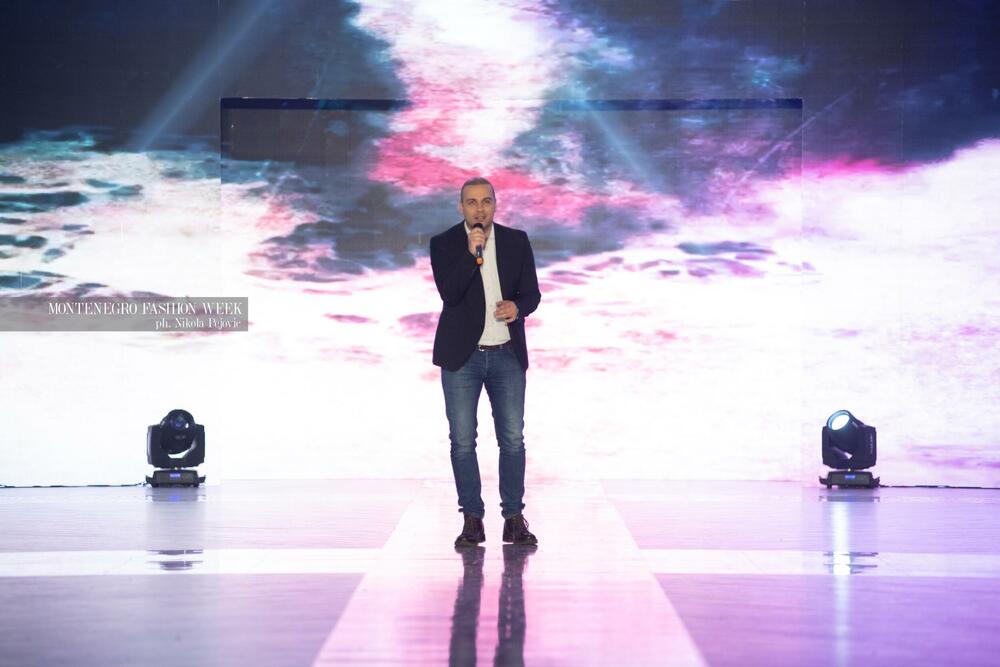 <p>Sinoć su na Imanju Knjaz u Podgorici održane revije Marine Banović, Ane Suevalove, Valentine Mitrović, Bate Spasojevića i studenata Fakulteta za dizajn i multimediju, smjera Modni dizajn...</p>