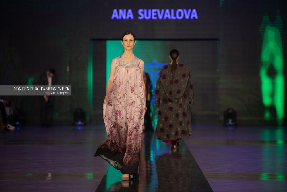 <p>Sinoć su na Imanju Knjaz u Podgorici održane revije Marine Banović, Ane Suevalove, Valentine Mitrović, Bate Spasojevića i studenata Fakulteta za dizajn i multimediju, smjera Modni dizajn...</p>