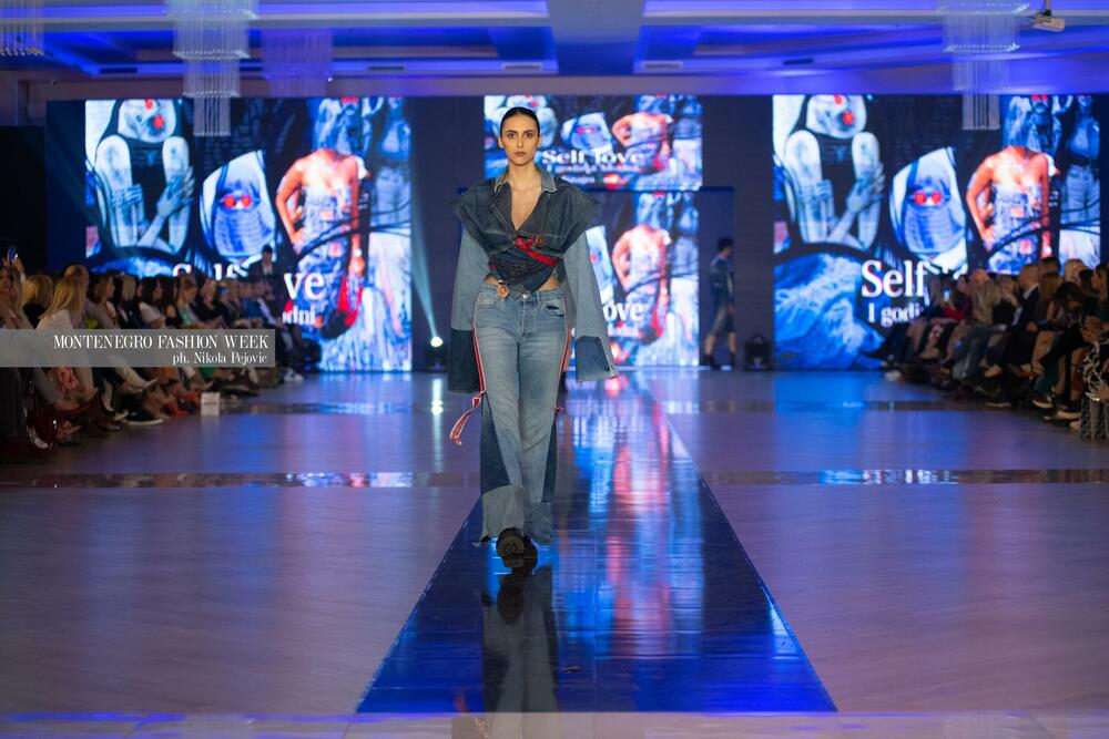 <p>Sinoć su na Imanju Knjaz u Podgorici održane revije Marine Banović, Ane Suevalove, Valentine Mitrović, Bate Spasojevića i studenata Fakulteta za dizajn i multimediju, smjera Modni dizajn...</p>