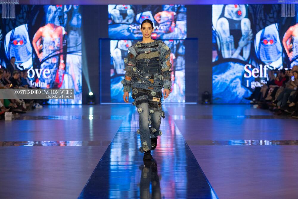 <p>Sinoć su na Imanju Knjaz u Podgorici održane revije Marine Banović, Ane Suevalove, Valentine Mitrović, Bate Spasojevića i studenata Fakulteta za dizajn i multimediju, smjera Modni dizajn...</p>