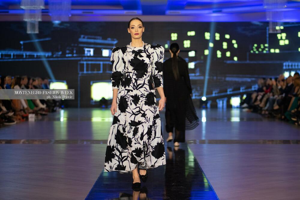 <p>Sinoć su na Imanju Knjaz u Podgorici održane revije Marine Banović, Ane Suevalove, Valentine Mitrović, Bate Spasojevića i studenata Fakulteta za dizajn i multimediju, smjera Modni dizajn...</p>