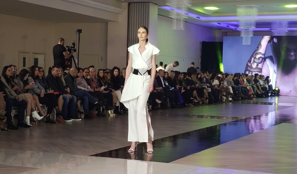 <p>U muzičkom dijelu publika je imala priliku da čuje Nenada Kneževića - Kneza</p>