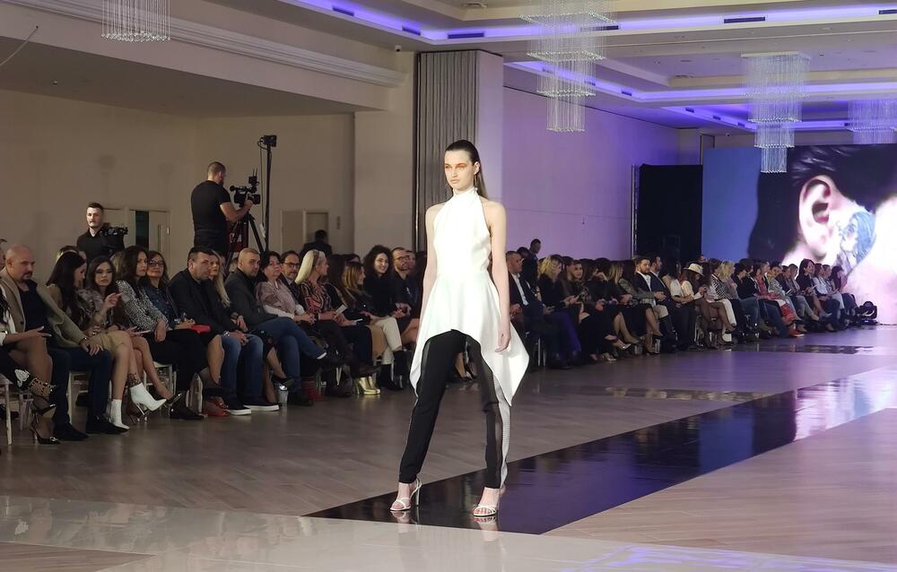 <p>U muzičkom dijelu publika je imala priliku da čuje Nenada Kneževića - Kneza</p>