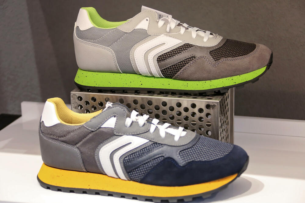 <p>GEOX, vodeća kompanija u kategoriji obuće i razvoju patenata i najsavremenijih tehnologija u ovom segmentu, otvaranjem nove prodavnice u Podgorici nastavlja svoj put inovacija i ponude savršenih rješenja koji će sigurno dovesti do jednog posve novog iskustva potrošača u Podgorici i Crnoj Gori</p>