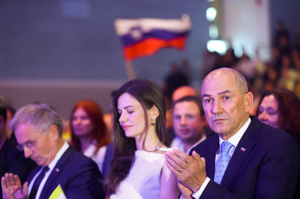 Janša sa suprugom Urškom Bačovnik na konvenciji SDS-a u Ljubljani, Foto: BORUT ZIVULOVIC