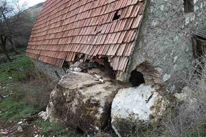 Nikšićanin tvrdi da mu je u zemljotresu stradala porodična kuća