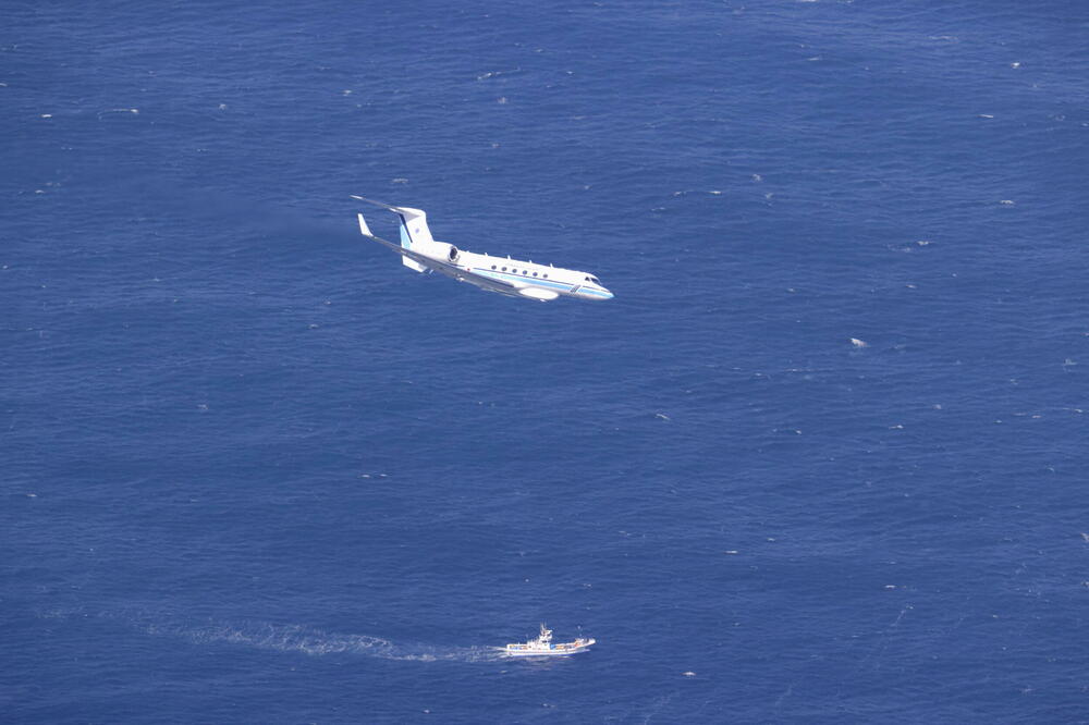 Potraga za nestalim turističkim čamcem, Foto: Reuters