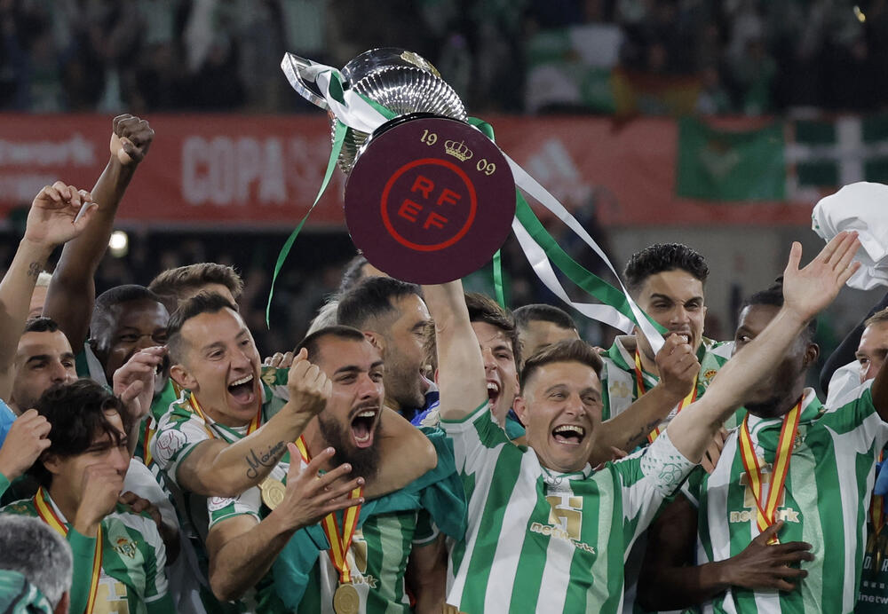 <p>Betis sinoć pobijedio Valensiju i osvojio Kup kralja, Hoakin postao jedini igrač u istoriji kluba sa dva trofeja</p>