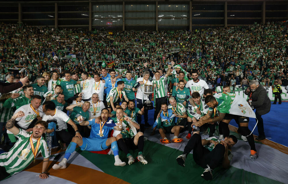 <p>Betis sinoć pobijedio Valensiju i osvojio Kup kralja, Hoakin postao jedini igrač u istoriji kluba sa dva trofeja</p>