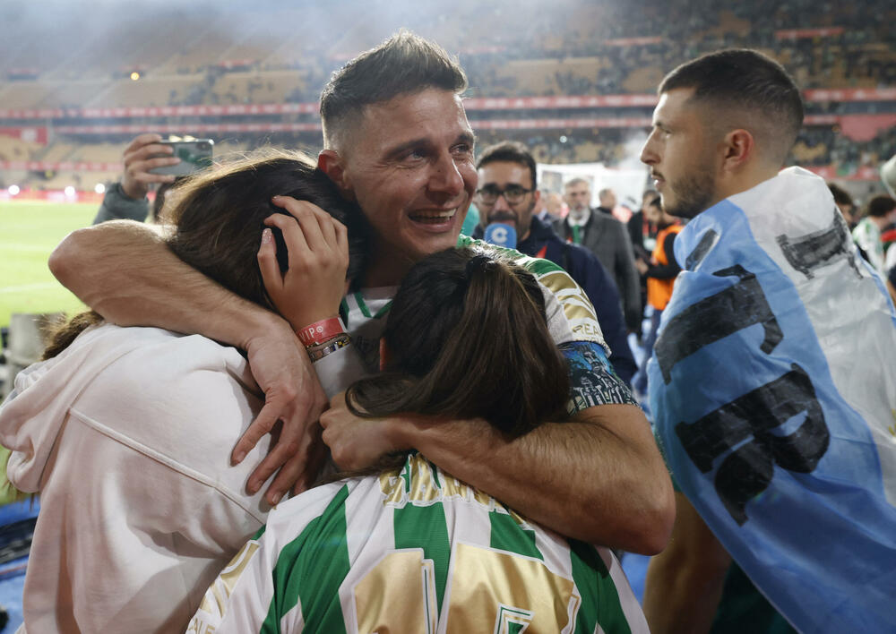 <p>Betis sinoć pobijedio Valensiju i osvojio Kup kralja, Hoakin postao jedini igrač u istoriji kluba sa dva trofeja</p>