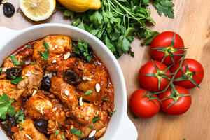 Piletina sa suvim šljivama u sosu od piva