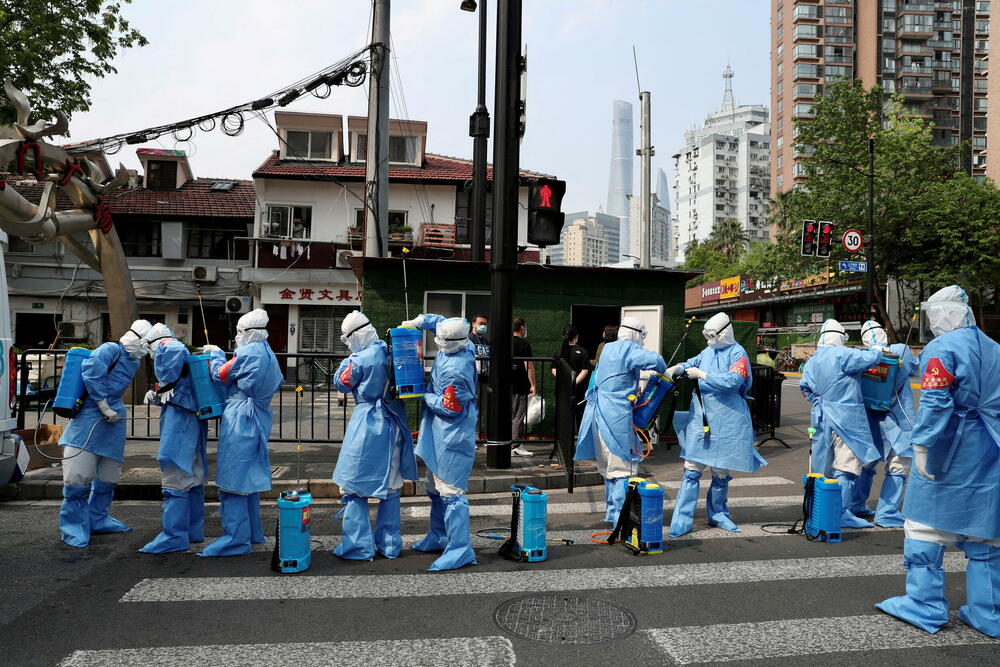 <p>Vlasti u Šangaju su se suočile sa nezadovoljstvom građana zbog strogih antiepidemioloških mjera kojima je uvedena zabrana kretanja za milione ljudi</p>
