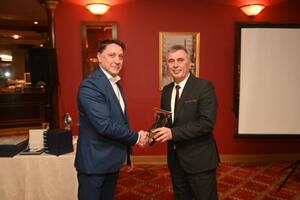 Đukanović dobio nagradu Zlatni most