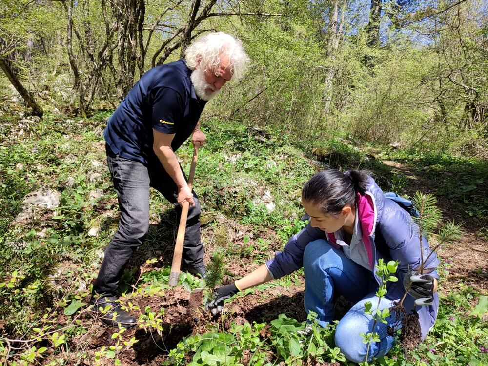 <p>Volonterski klub broji 50 volontera koji se trude da svojim aktivizmom pokrenu i druge ne bi li svi zajedno stvorili bolji i ljepši ambijent za život, a zeleni Nikšić će svakako tome doprinijeti</p>