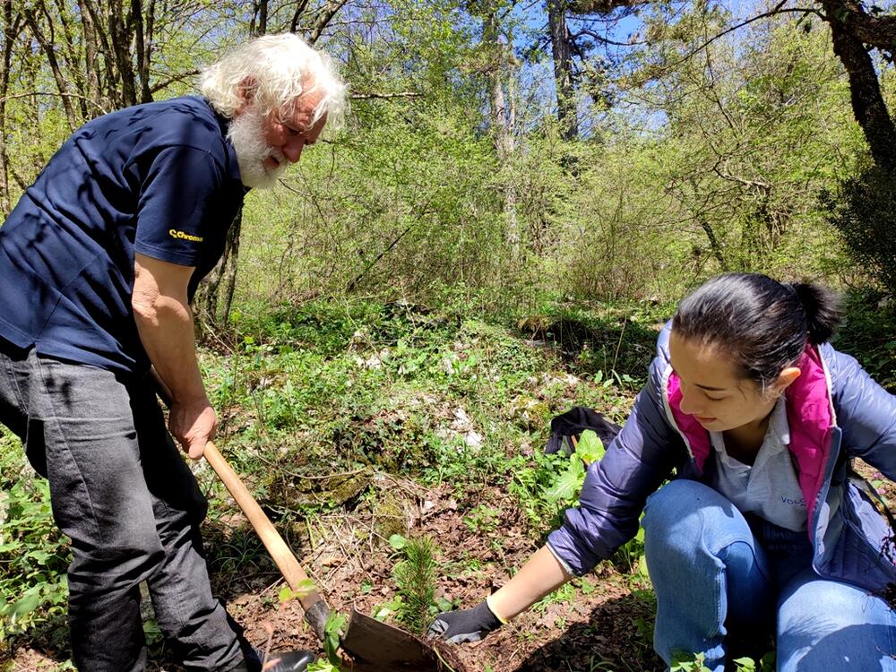 <p>Volonterski klub broji 50 volontera koji se trude da svojim aktivizmom pokrenu i druge ne bi li svi zajedno stvorili bolji i ljepši ambijent za život, a zeleni Nikšić će svakako tome doprinijeti</p>