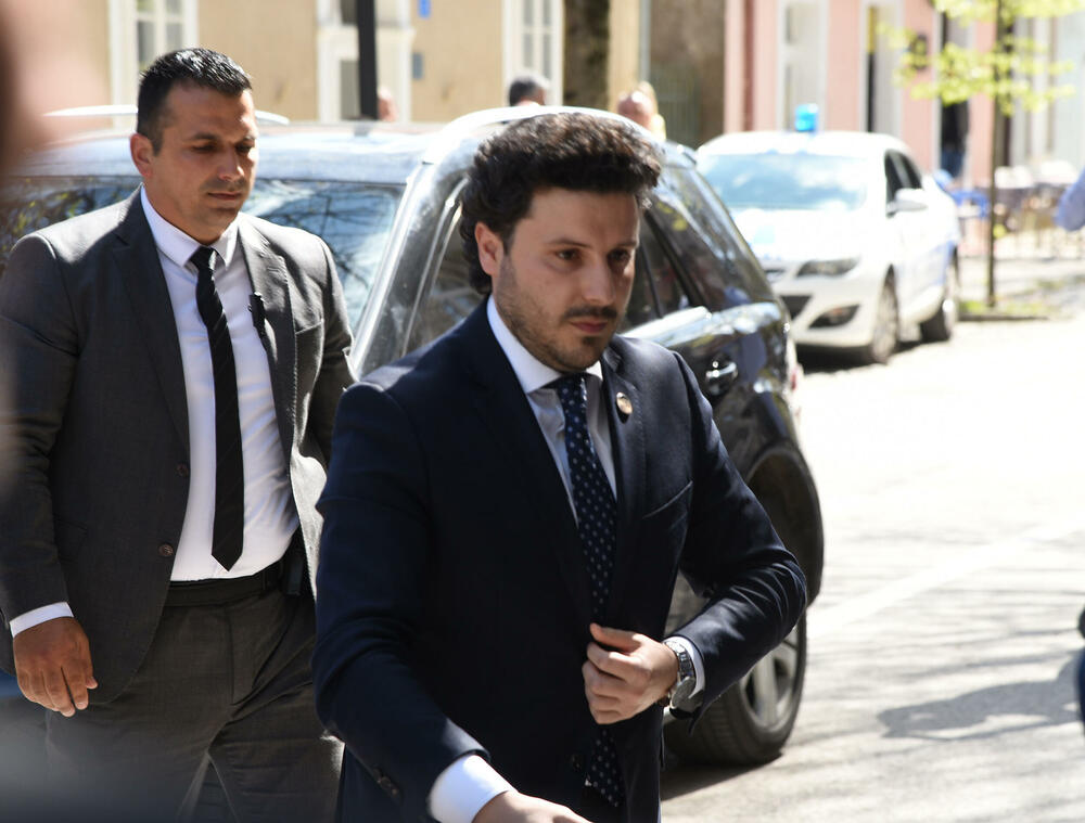 <p>Vlada premijera Dritana Abazovića imaće 18 ministarstava, četiri potpredsjednika/ce koji su ujedno i resorni ministri odnosno ministarke i dva ministra bez portfelja</p>