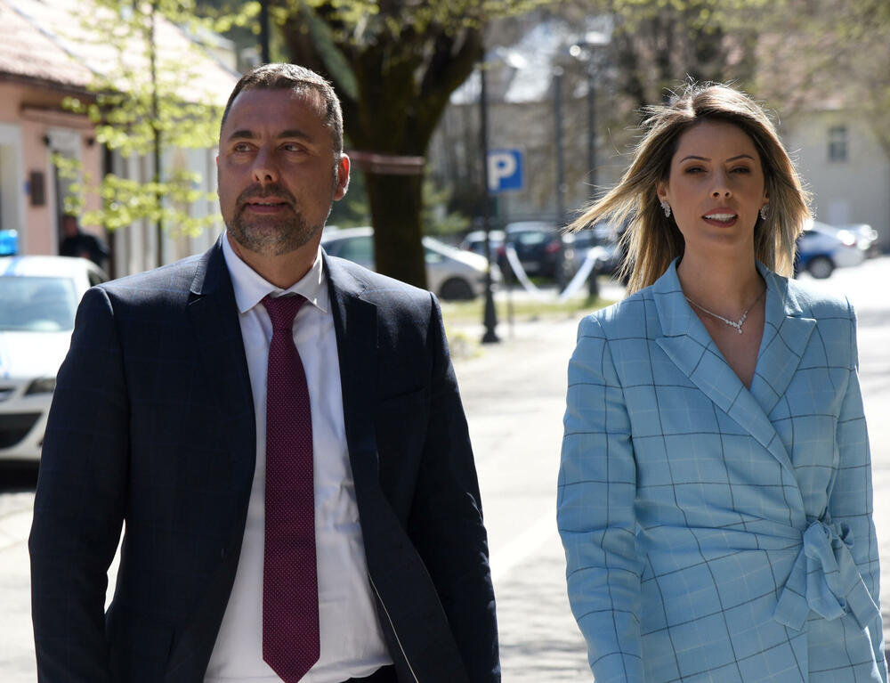 <p>Vlada premijera Dritana Abazovića imaće 18 ministarstava, četiri potpredsjednika/ce koji su ujedno i resorni ministri odnosno ministarke i dva ministra bez portfelja</p>