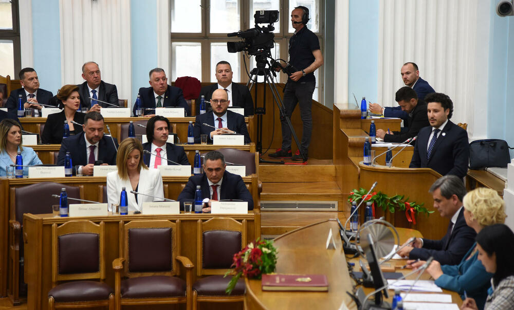 <p>Vlada premijera Dritana Abazovića imaće 18 ministarstava, četiri potpredsjednika/ce koji su ujedno i resorni ministri odnosno ministarke i dva ministra bez portfelja</p>