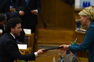 Ambasada SAD: Radujemo se saradnji sa novom Vladom