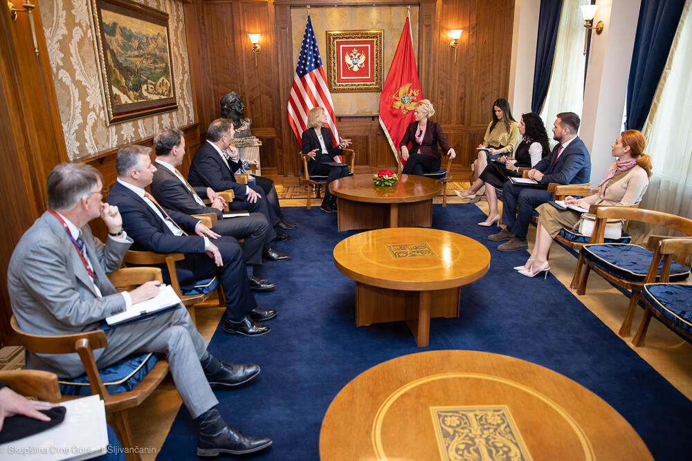 Danijela Đurović, Karen Donfrid