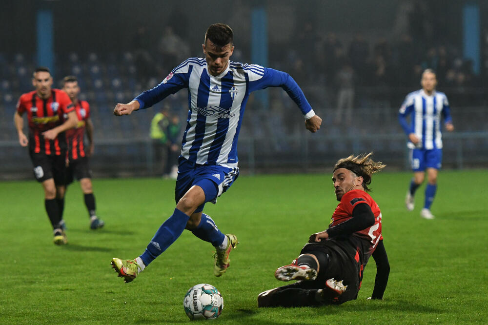 Lazar Mijović (Budućnost) i Draško Božović (Dečić), Foto: Savo Prelević