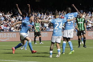 Goleada na "Maradoni": Šestica Napolija protiv Sasuola