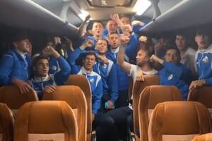 Pjesma u autobusu: Ovako su Nikšićani proslavili titulu (VIDEO)