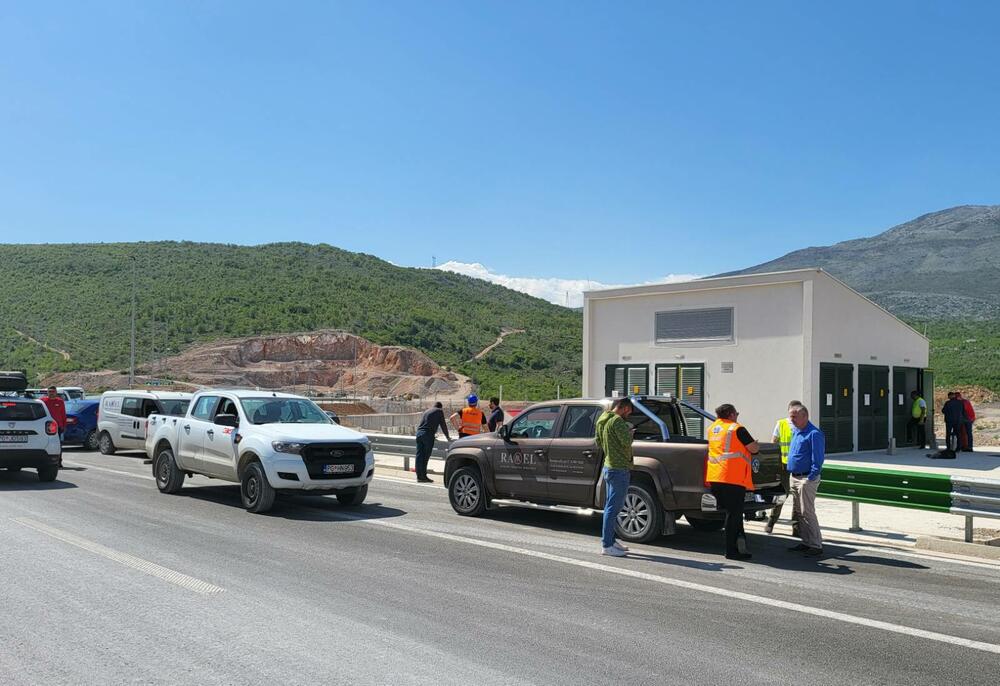 <p>"U narednom periodu će se intezivirati testiranje opreme i sistema u tunelima, sve u sklopu ubrzanih aktivnosti ka obezbjeđivanju uslova za otvaranje autoputa"</p>