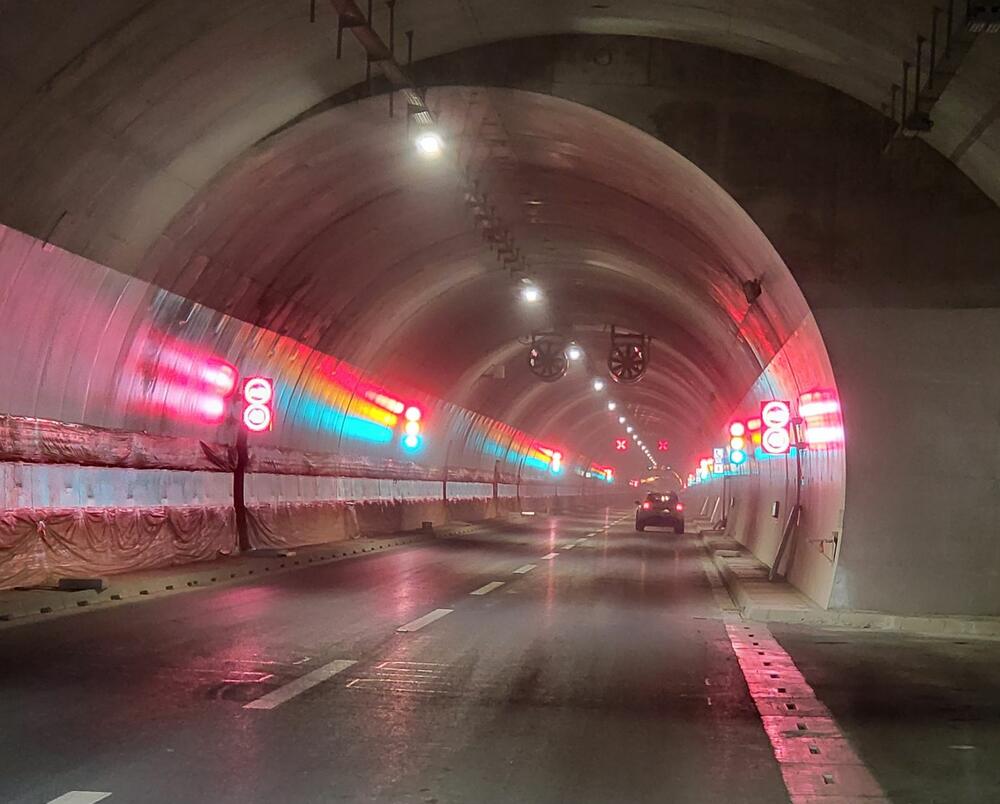 <p>"U narednom periodu će se intezivirati testiranje opreme i sistema u tunelima, sve u sklopu ubrzanih aktivnosti ka obezbjeđivanju uslova za otvaranje autoputa"</p>